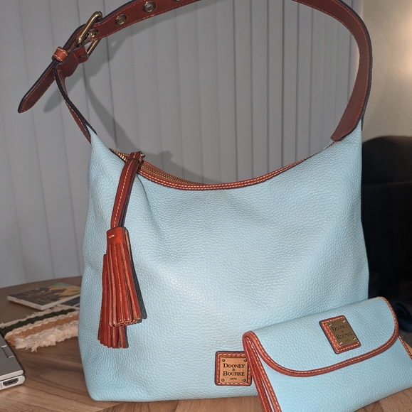 Dooney & Bourke Handbags - Dooney & Bourke shoulder bag